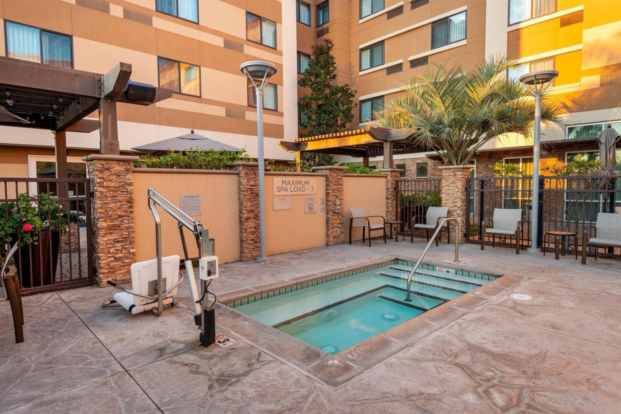 Courtyard By Marriott San Diego Oceanside Kültér fotó